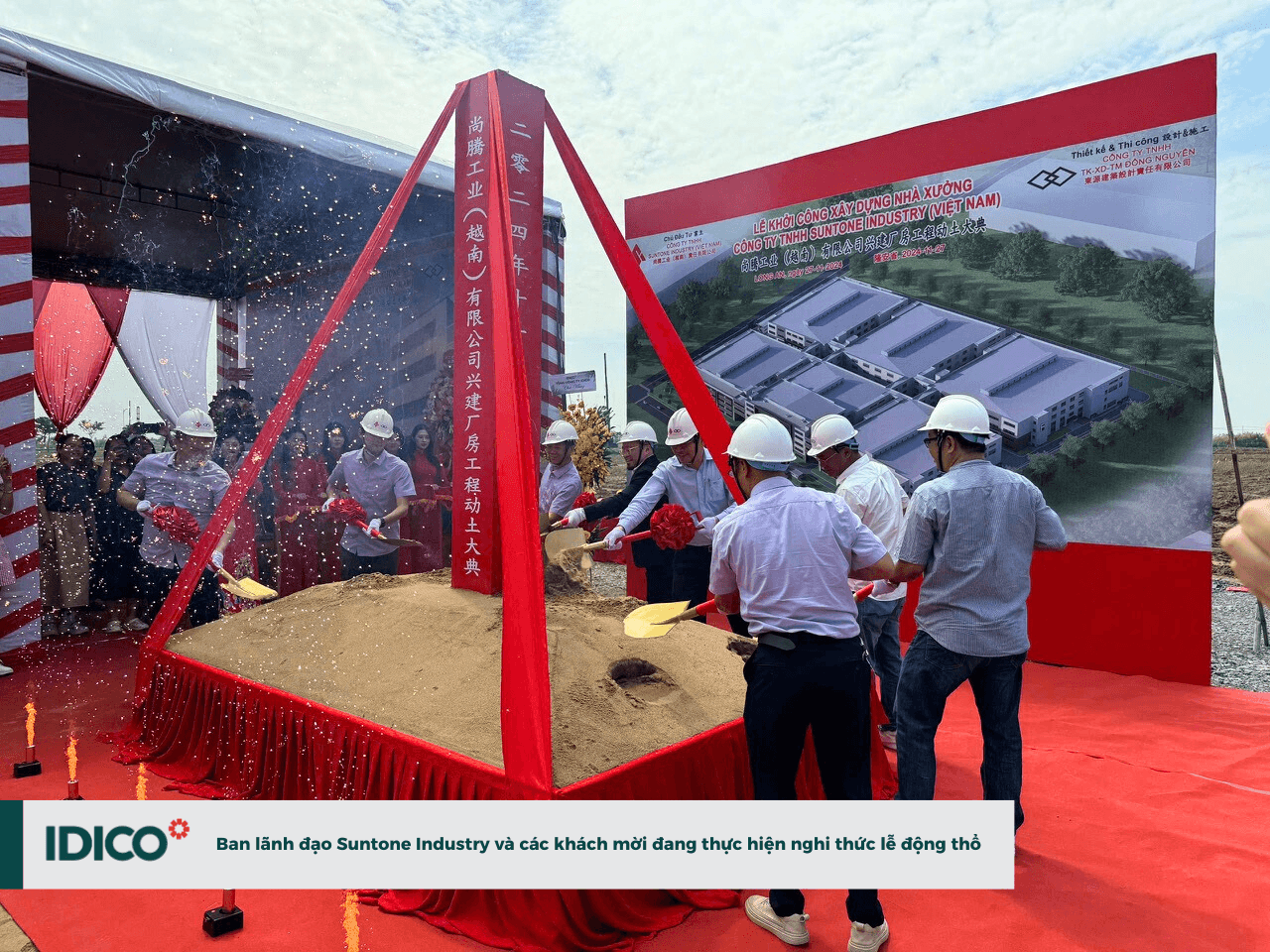 Ban lãnh đạo Suntone Industry và các khách mời đang thực hiện nghi thức lễ động thổ.png