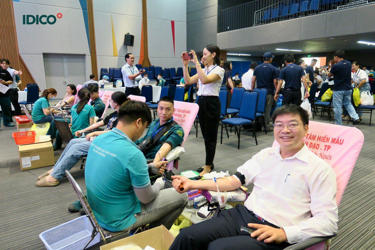 Idico-tham-gia-chuong-trinh-hien-mau-trao-giot-hong-xay-hy-vong-03.jpg