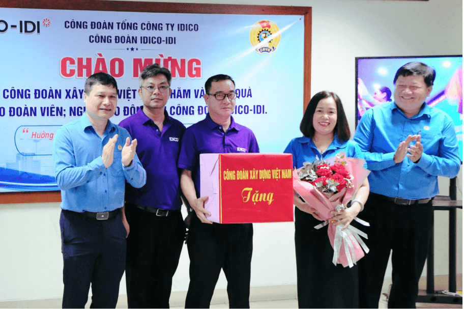 cong-doan-xay-dung-viet-nam-tham-va-tang-qua-doan-vien-nguoi-lao-dong-tai-idico-idi-1.png