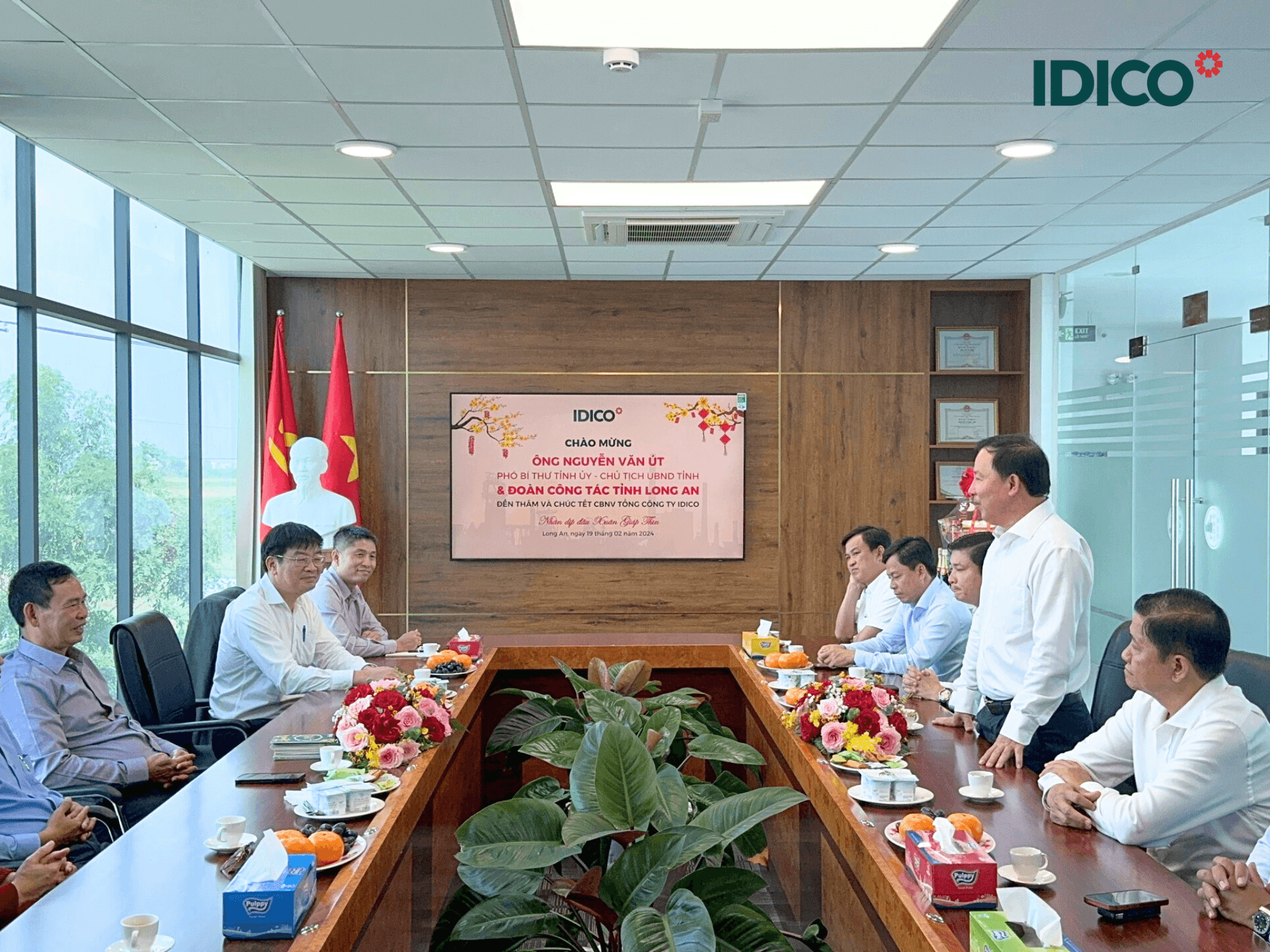 lanh-dao-tinh-long-an-den-tham-va-dong-vien-tong-cong-ty-idico-1.png