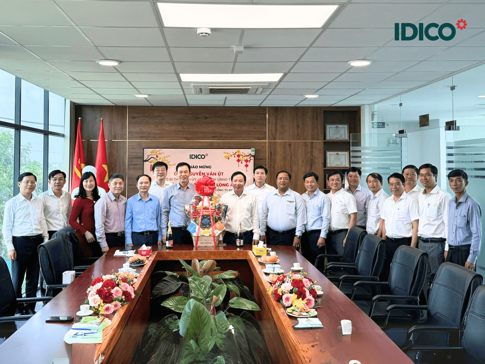 lanh-dao-tinh-long-an-den-tham-va-dong-vien-tong-cong-ty-idico-3.png