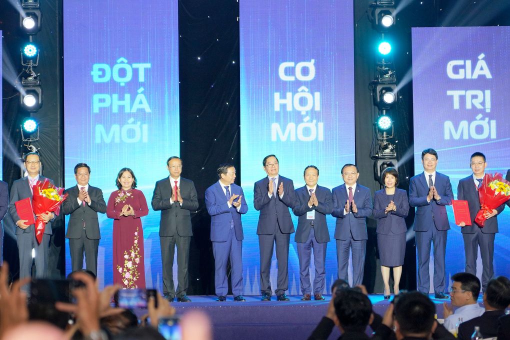 tinh-ba-ria-vung-tau-trao-chung-nhan-dau-tu-cho-du-an-dau-tu-730-trieu-usd-01.jpg